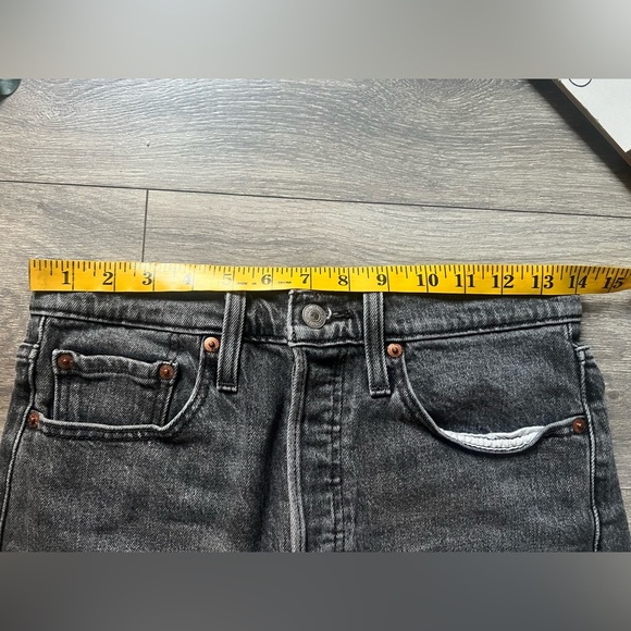 Levi's 501 Cut Off Raw Hem Button Fly Jean Shorts in Dark Gray. Size 26 - Picture 10 of 12